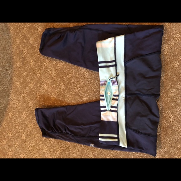 Lululemon crop size 6 - Picture 2 of 2